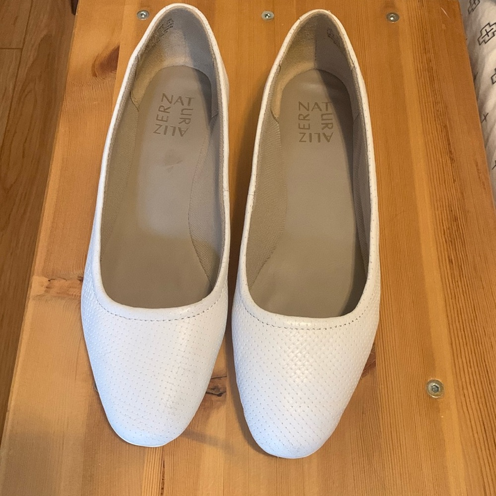 Whit slim flats